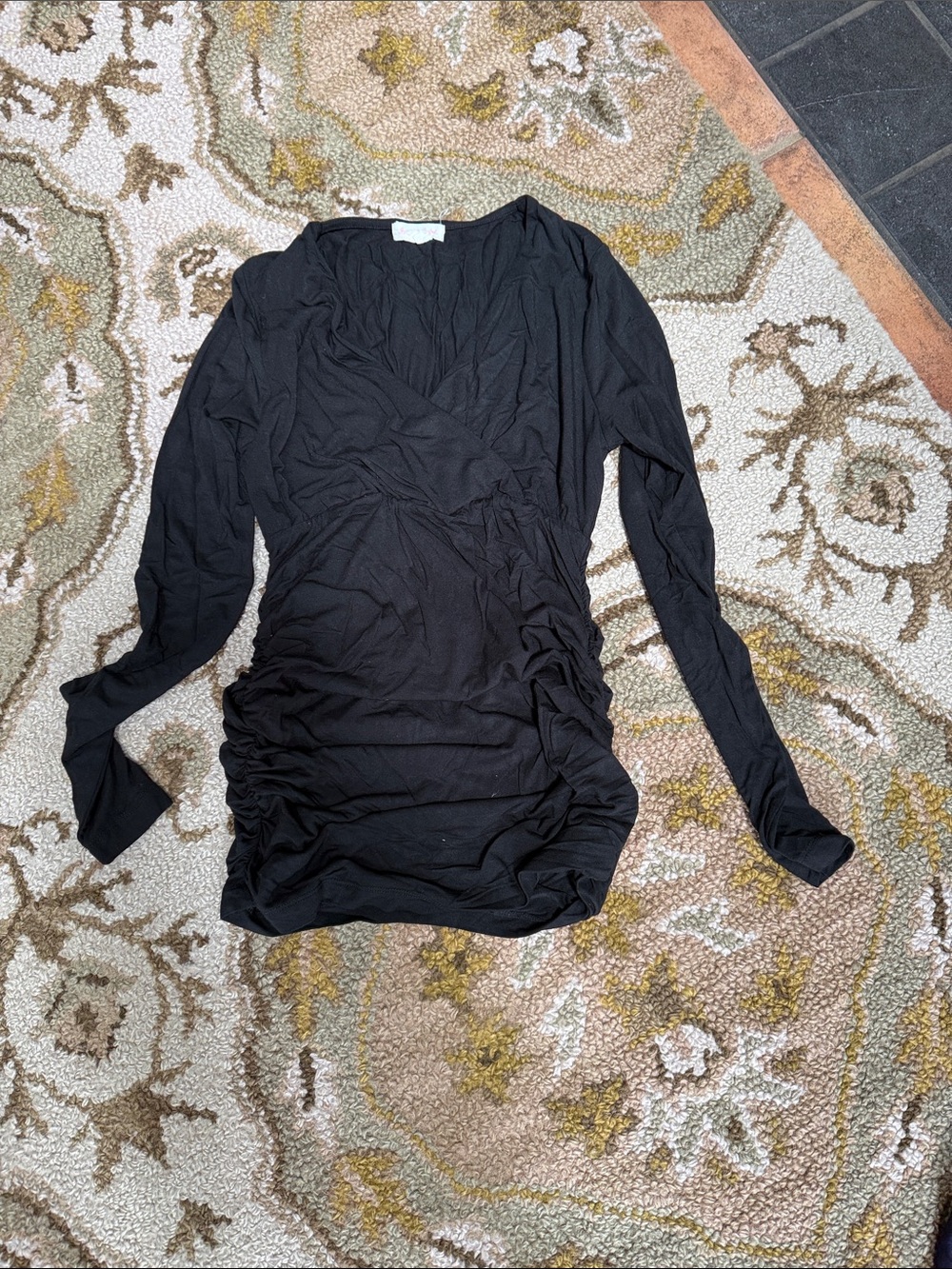 Black Long-Sleeve Ruched V-Neck maternity/ nursing Top